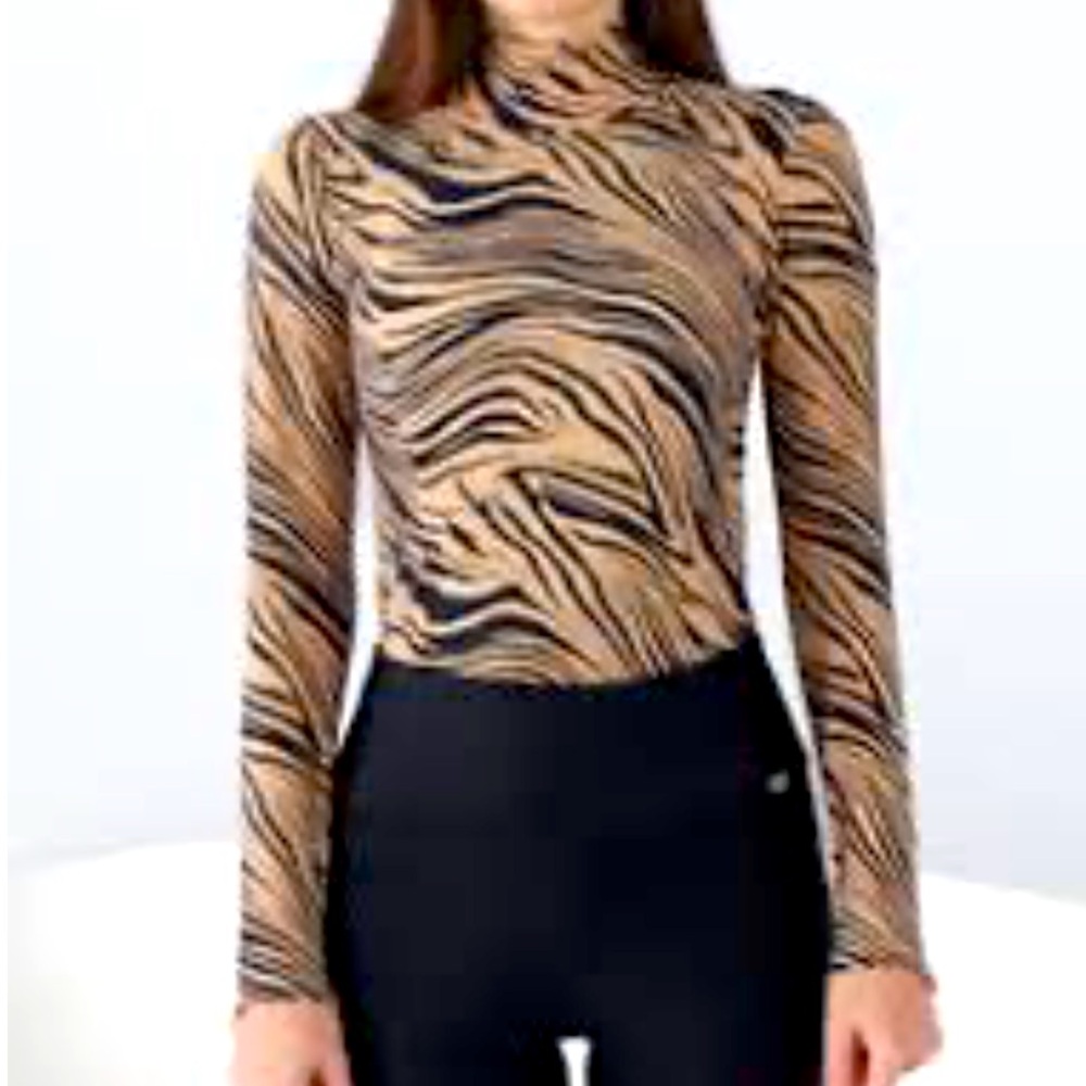 Rhika top